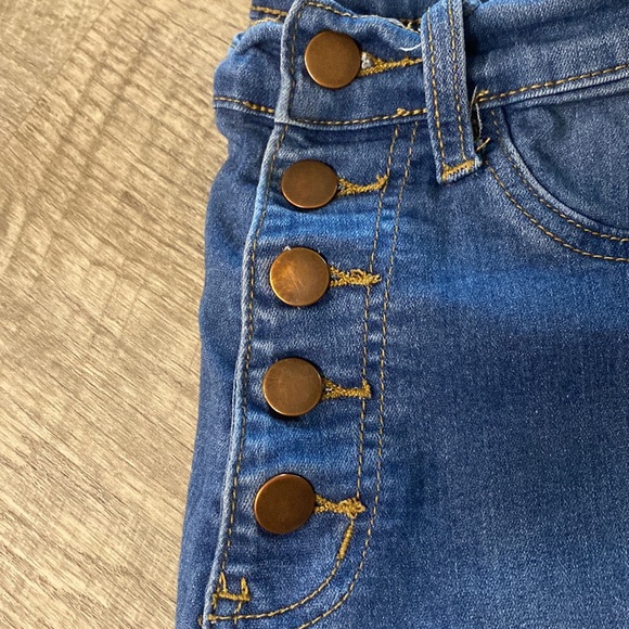 ☀️ 6 for $26 ☀️ Classic Button Up Skinny Jeans - Picture 4 of 7